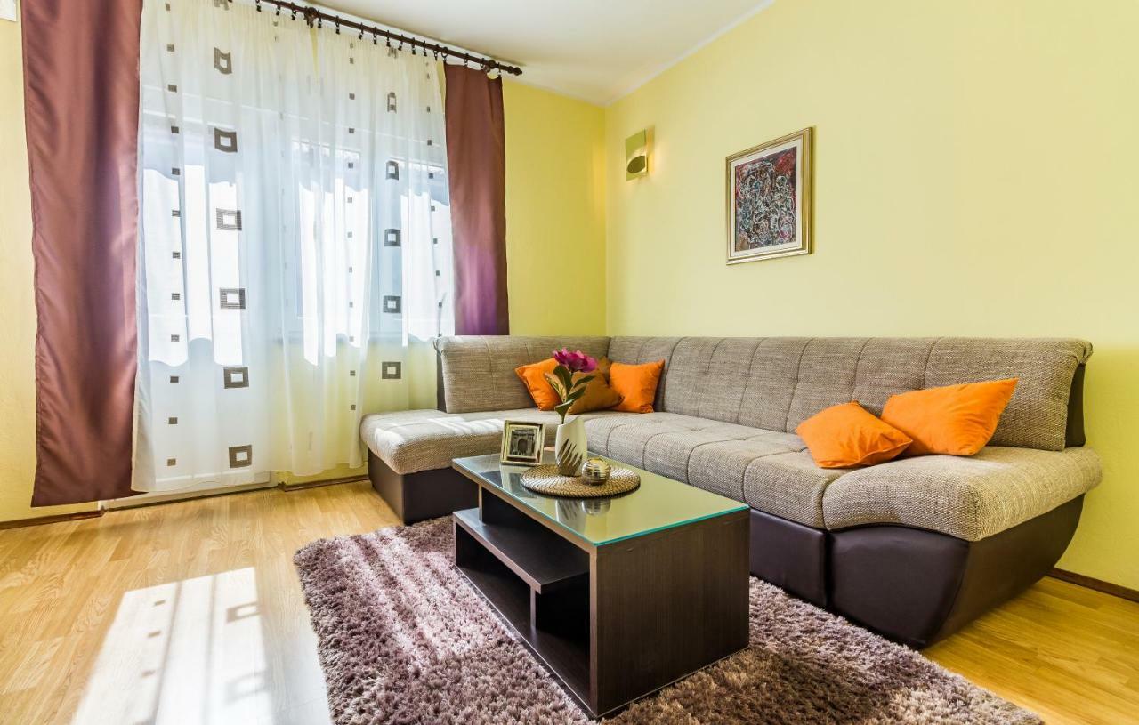 Pula Apartment Exterior photo