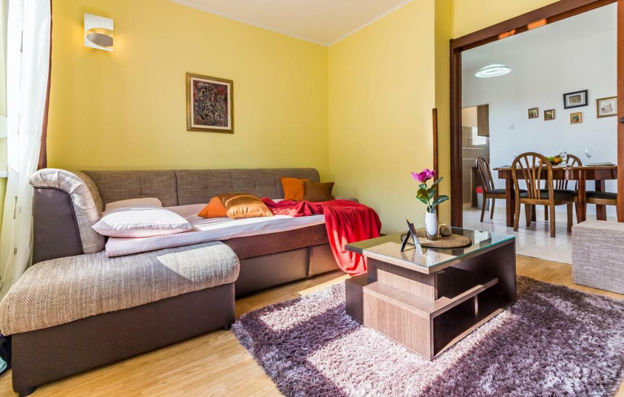 Pula Apartment Exterior photo